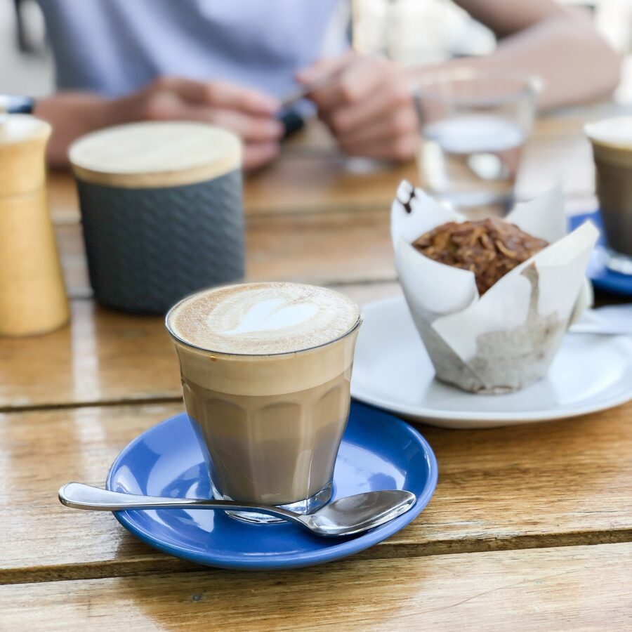 コーヒーを飲みながら