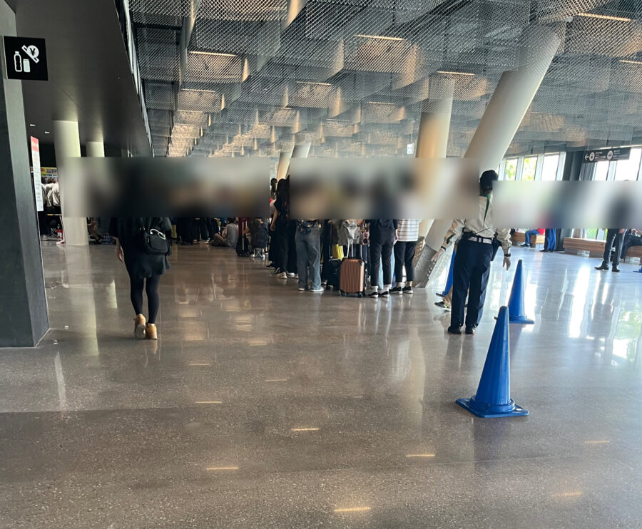 みどり会優待販売会への入場待ち