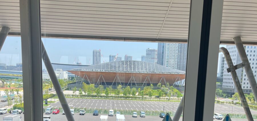 有明GYM-EXを駅から眺める